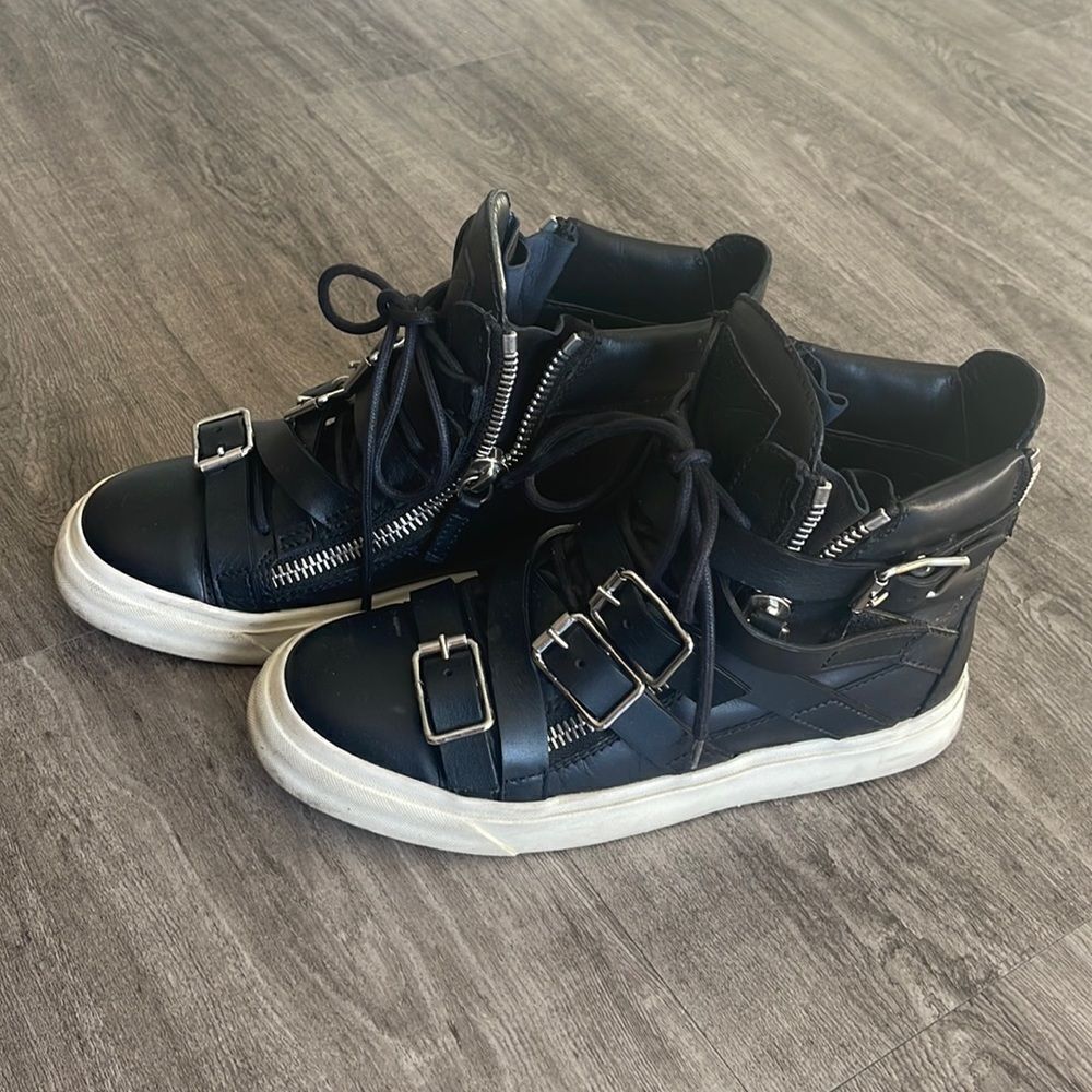 Giuseppe zanotti 
 Multi-Buckle High-Top Sneaker, Nero 36
